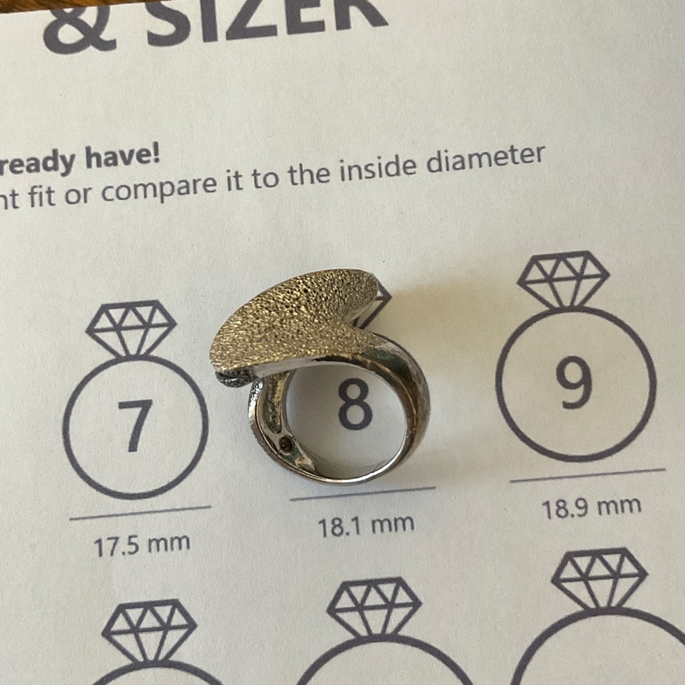 Textured Silver Ring - Picture 6 of 7